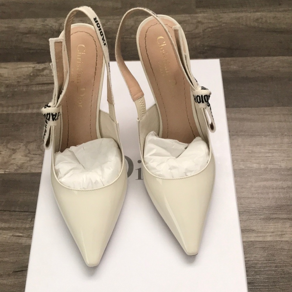 off white J’Adior pump in patent calfskin